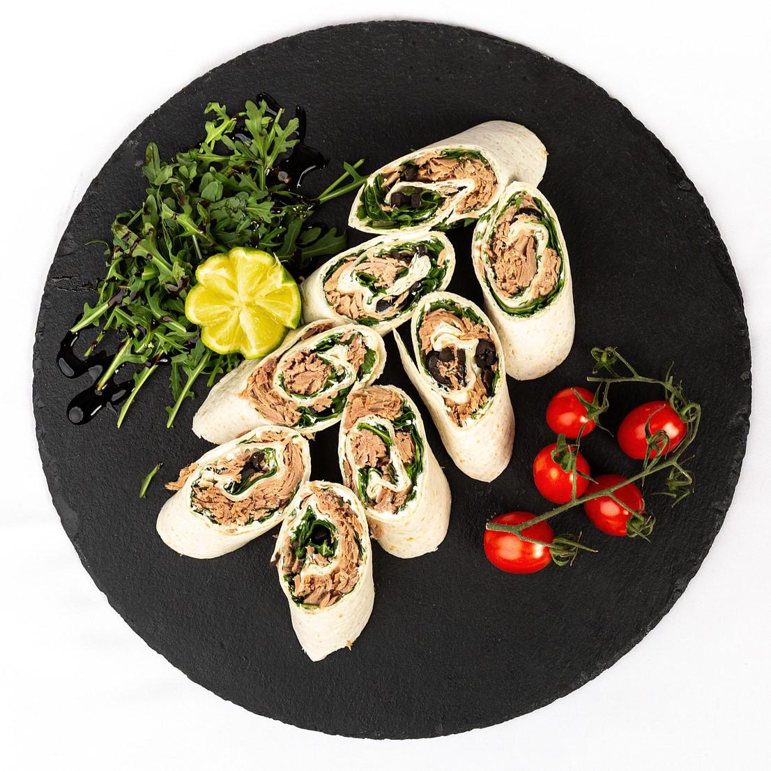 Mini Thunfisch-Wrap mit Rucola und Oliven